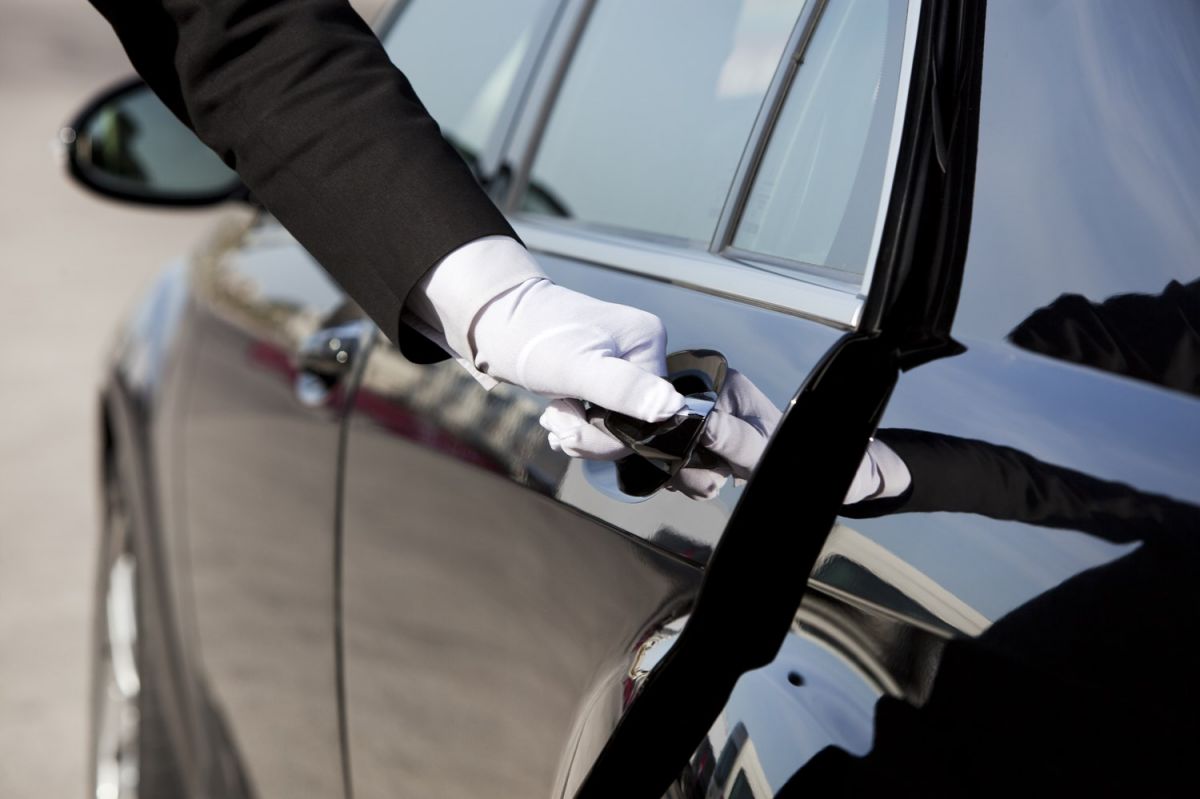 Airport Pick-up with Meet & Greet service | Layman Tour & Transport